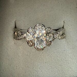 NEW! Pretty Bird Jewelry Oval Cubic Zirconia Halo Engagement Ring size 7.5